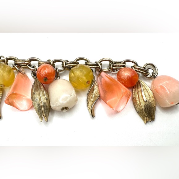 Vintage 1960s Chunky Lucite Bead and Gold Leaf Charm Bracelet - Picture 9 of 12